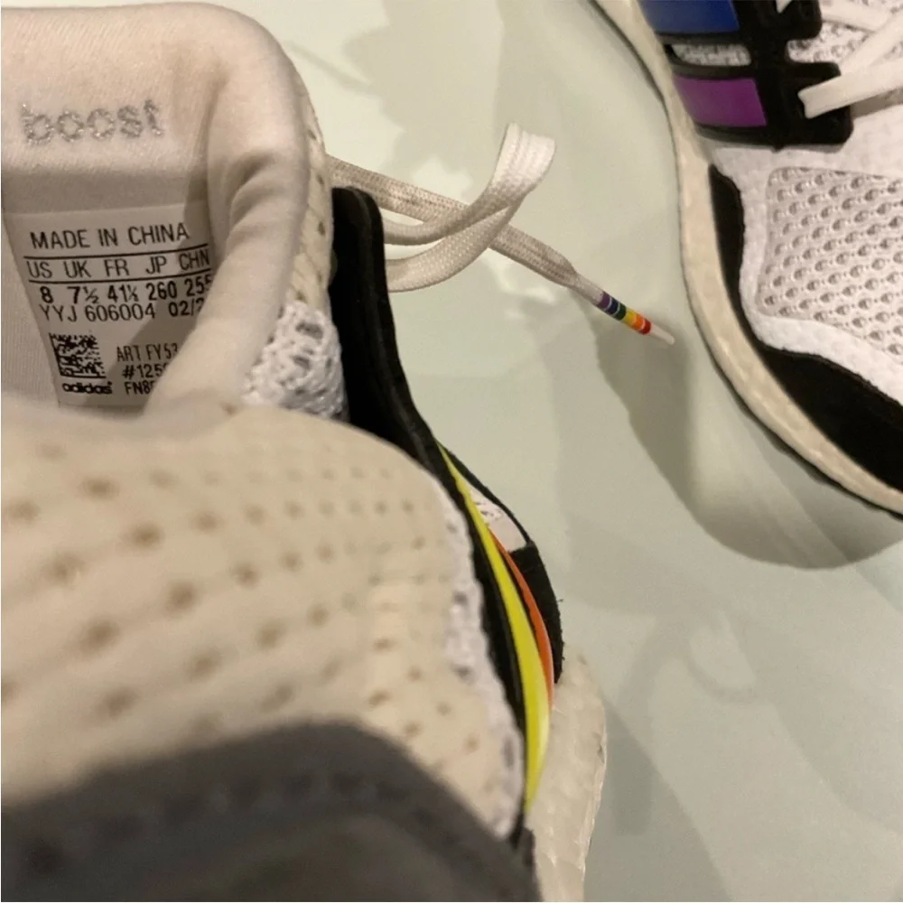 ADIDAS ULTRA BOOST LOVE UNITES SIZE 8 PERFECT CONDITION - Picture 8 of 8